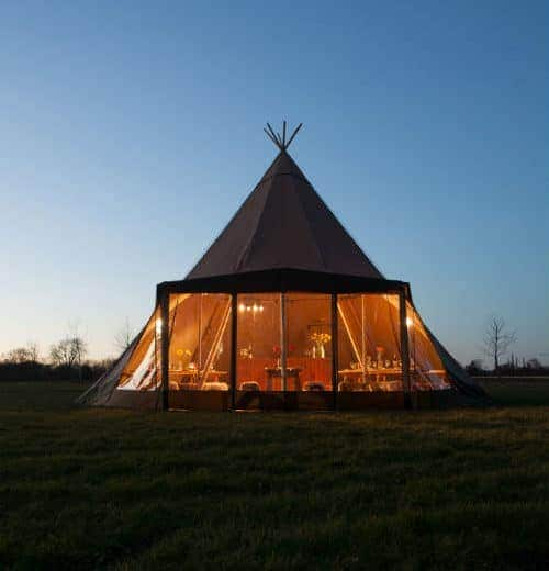 Polair Wortel methaan Tipi tent open, dicht of deels open: bekijk de opties met de wandpanelen