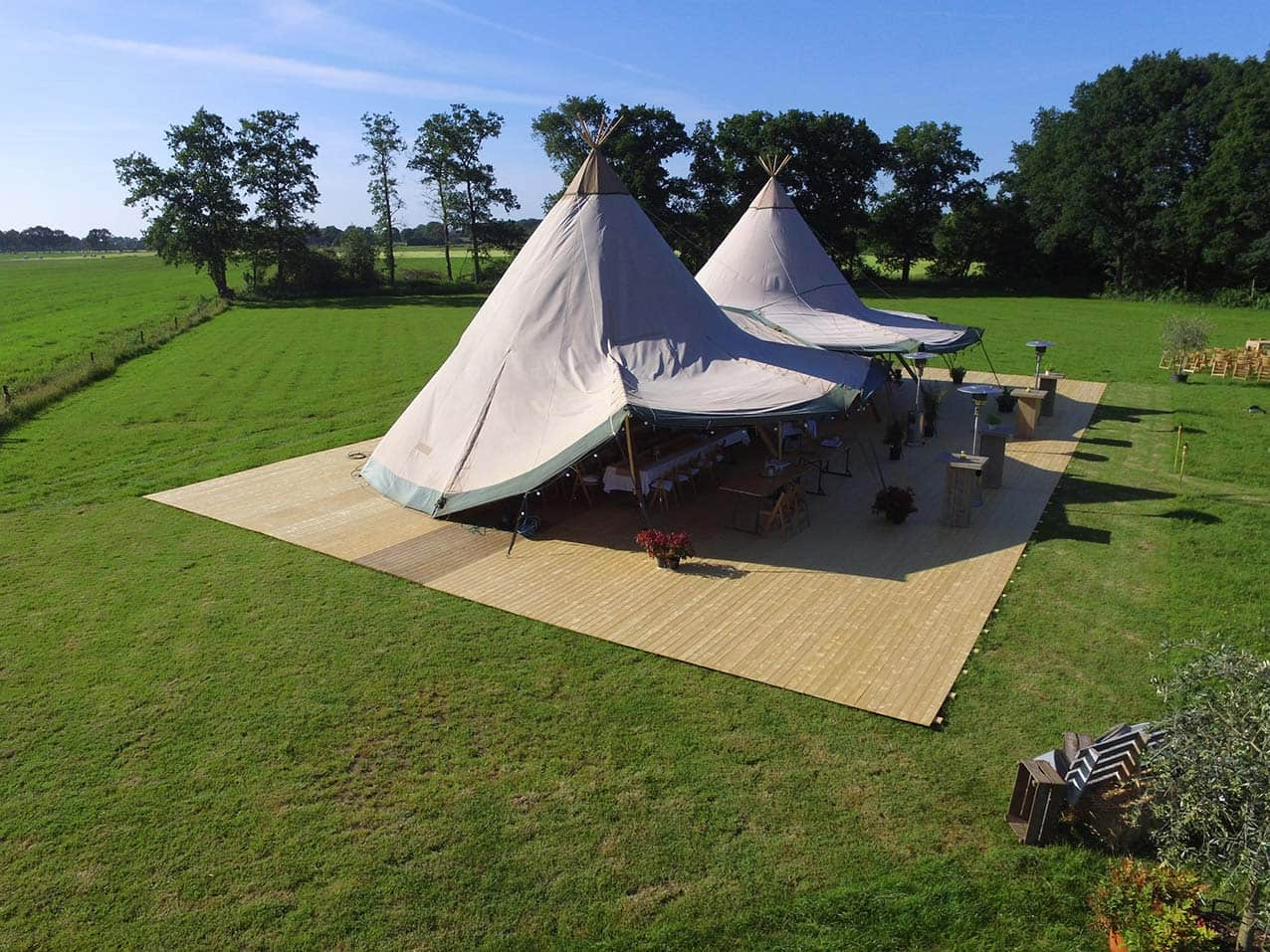 cafe Tektonisch Delegeren Tentvloeren als ondervloer bij Tipi tent - Huren kan bij Zweedse tenten