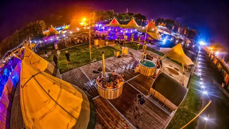 Defqon wellness hottubs