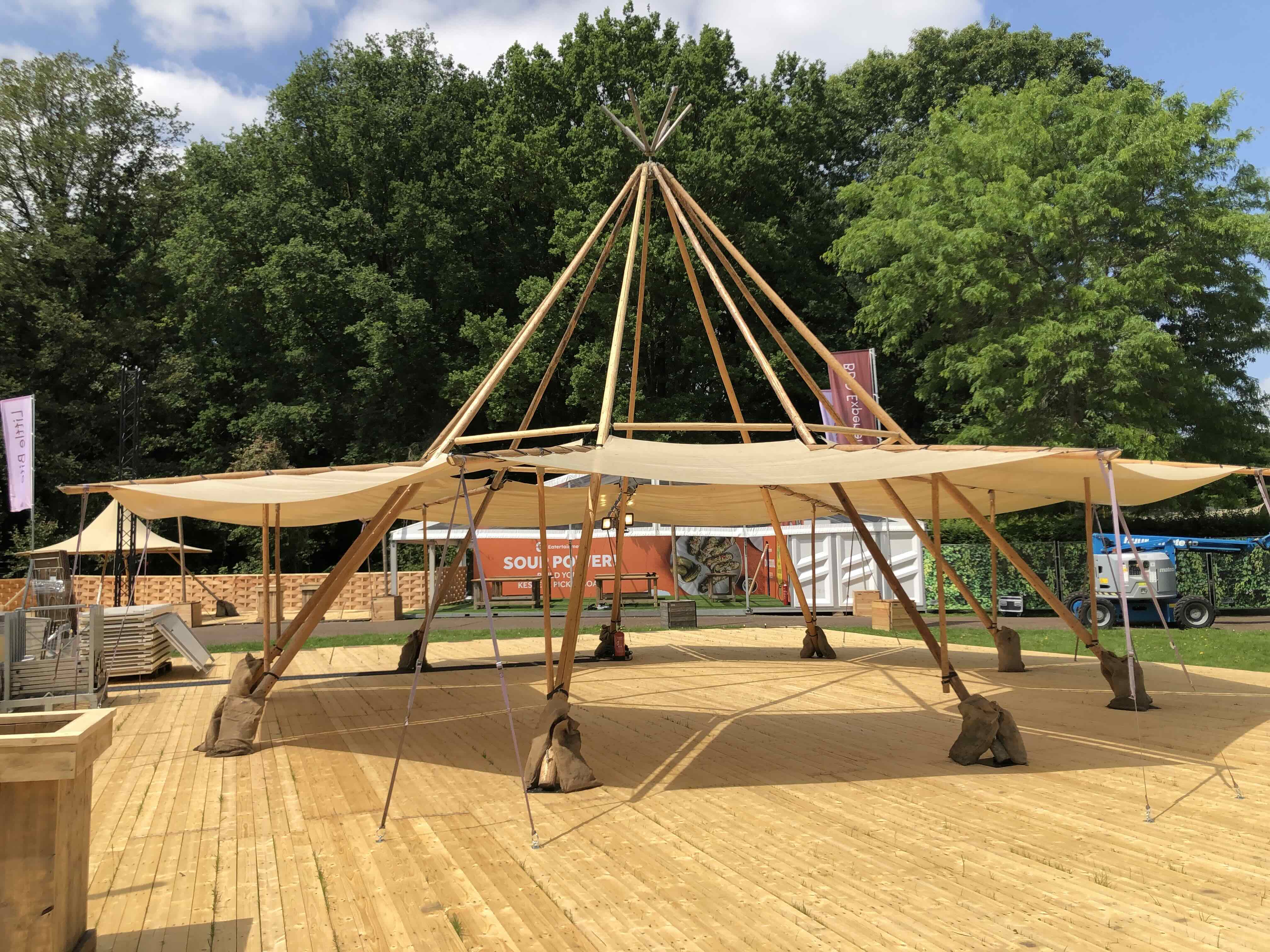 Giant Fire Tipi 5 giant fire tipi excl. vuurschaal