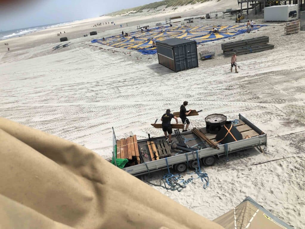 Onze ecologische voetafdruk 11 opbouw Tipi's strand Ameland